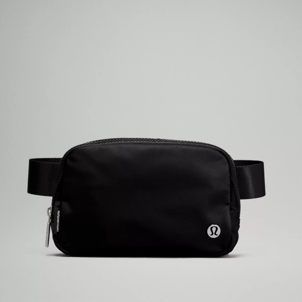 Lululemon Everywhere black Belt Bag!! Like NEW, sold out online and in store.